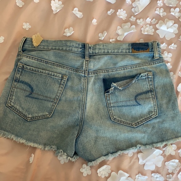 AE Distressed Shorts - Picture 3 of 4